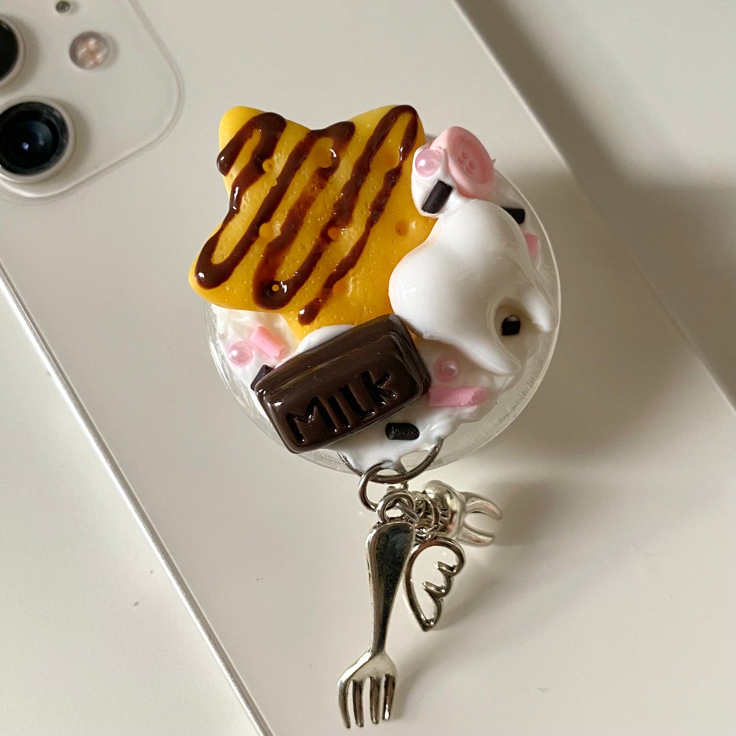 𝒔𝒘𝒆𝒆𝒕 𝒕𝒐𝒐𝒕𝒉 phone grip 🦷