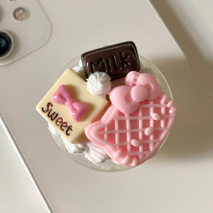 𝓴𝓲𝓽𝓽𝔂'𝓼 𝔀𝓪𝓯𝓯𝓮𝓻 phone grip