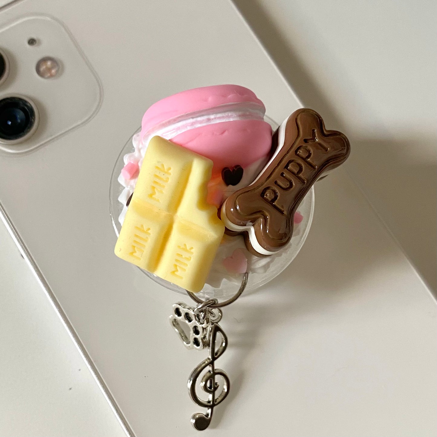 𝒑𝒖𝒑𝒑𝒚'𝒔 𝒕𝒓𝒆𝒂𝒕 phone grip