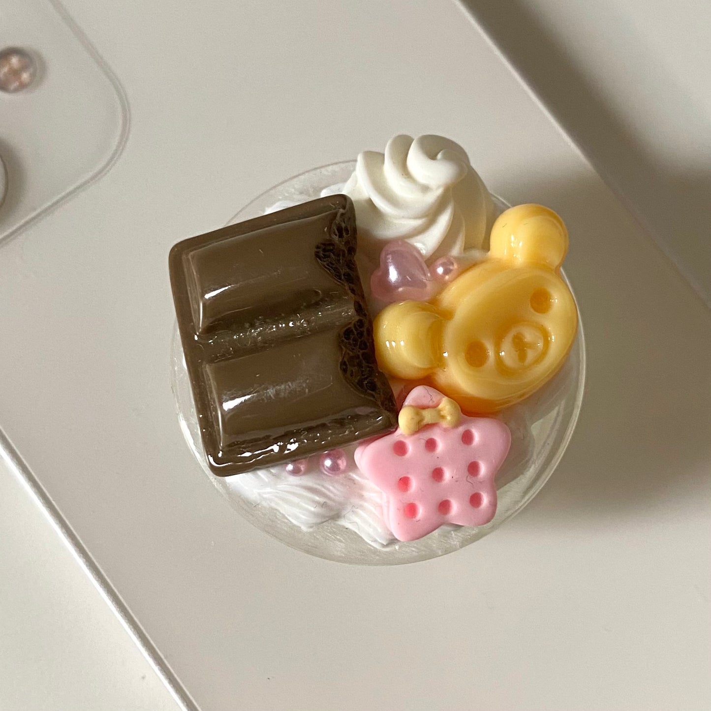 𝒌𝒖𝒎𝒂 𝒄𝒉𝒐𝒄𝒐 𝒔𝒘𝒊𝒓𝒍 phone grip